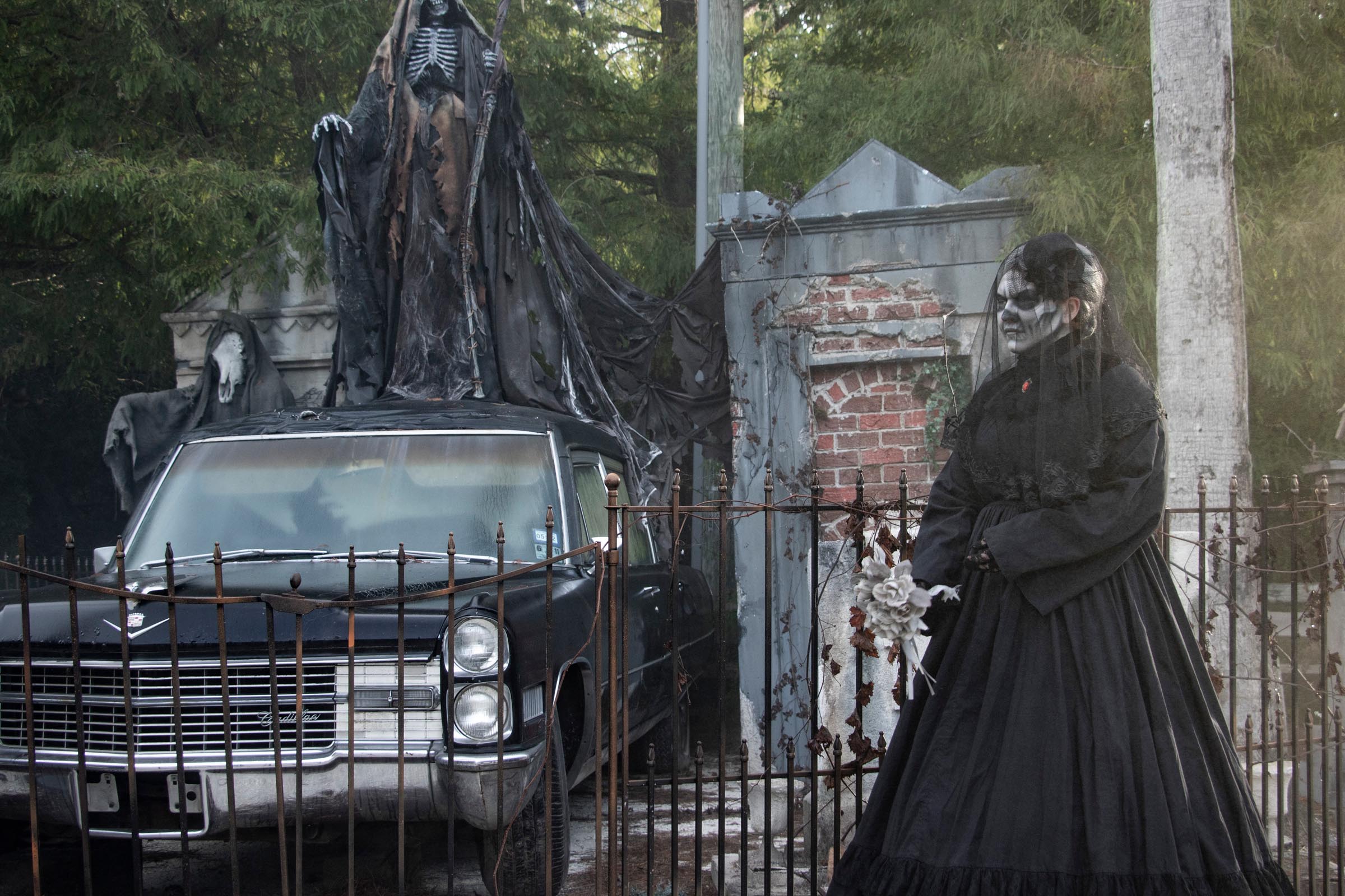 Bubba and Cooter meet a ghost during Gators, Ghosts and Goblins, Gatorland's Halloween event!